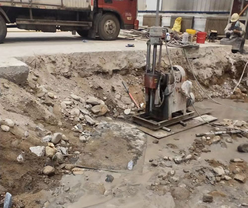 富蕴公路下沉压浆